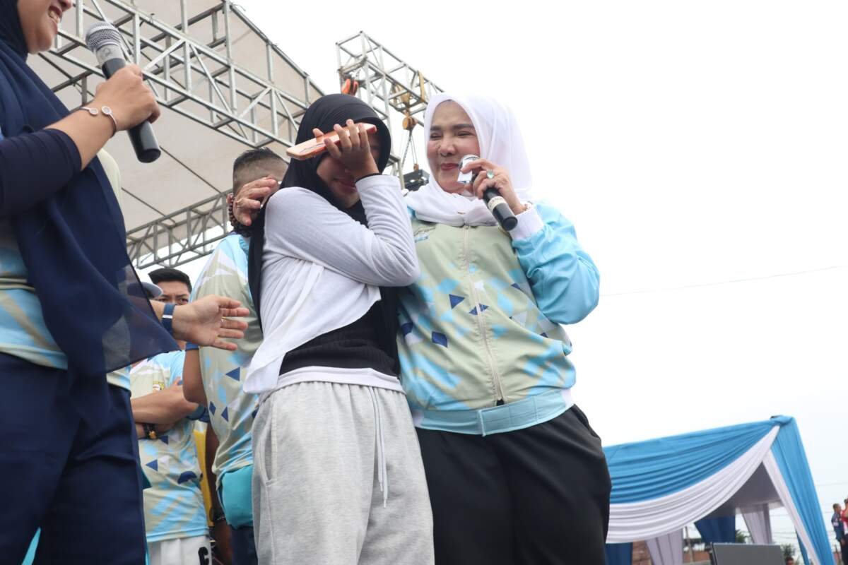 Heboh Jalan Sehat HUT Bandar Lampung,Siswi SMA Dapat Rumah,Ibunya Umroh!